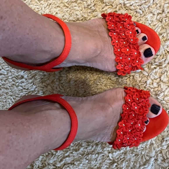 Shoes - 𝅺Perfect condition wood wedge, reddish/orangish.